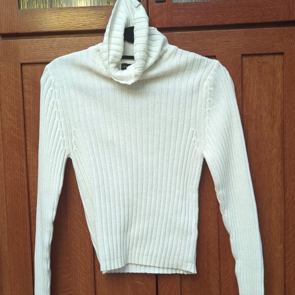 Jamie Scott Ribbed Turtle Neck White Shirt - Picture 3 of 8